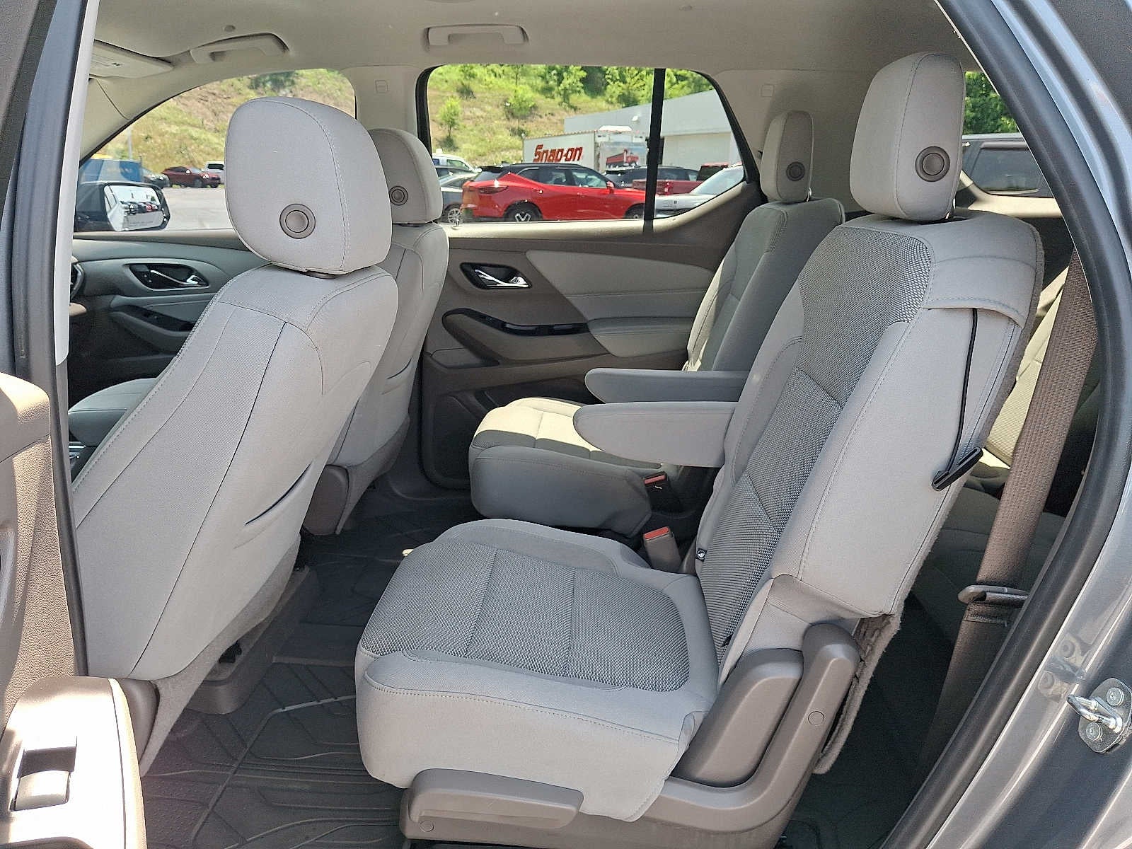2018 Chevrolet Traverse LT Cloth