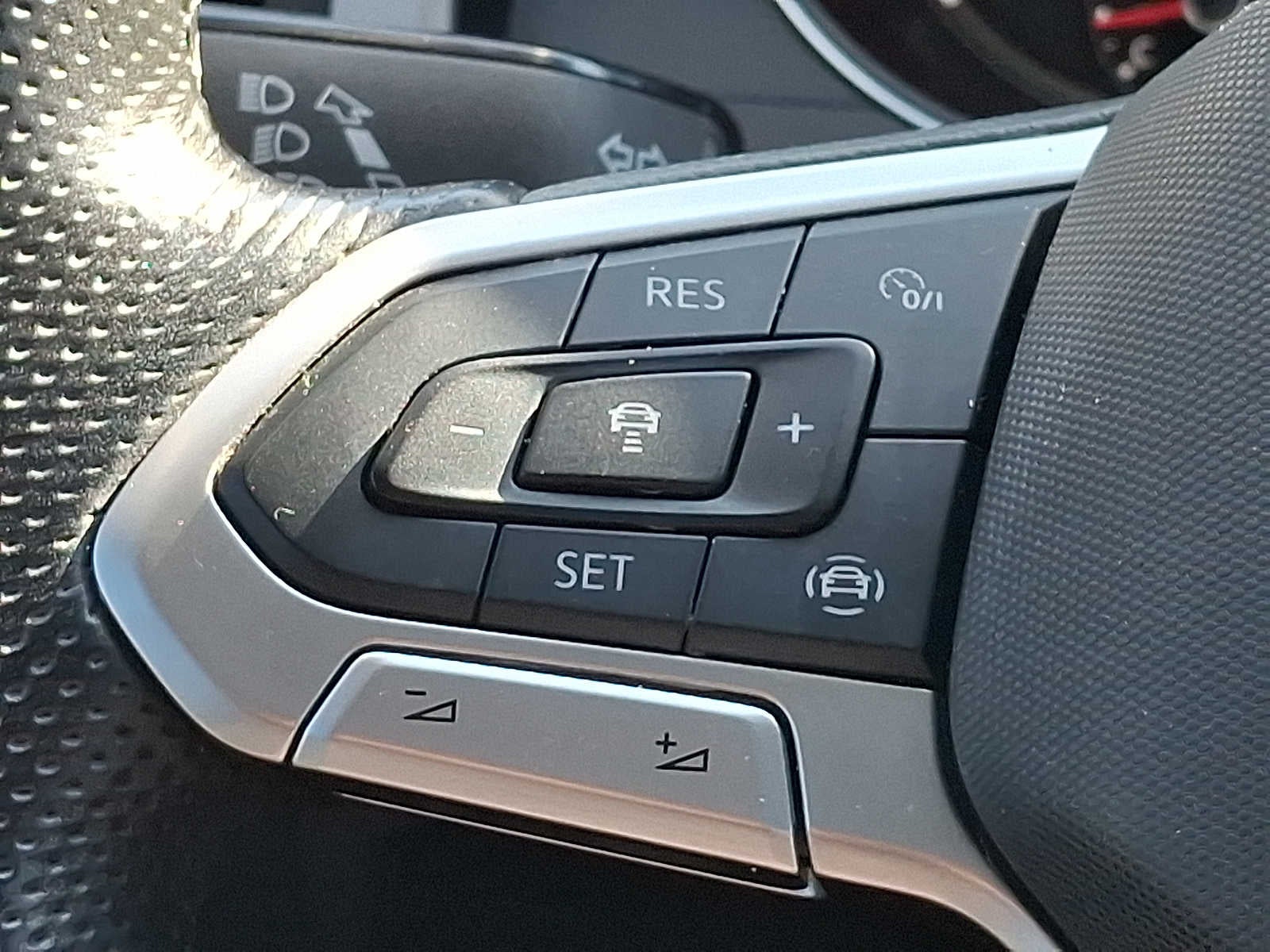 2021 Volkswagen Atlas 3.6L V6 SE w/Technology R-Line