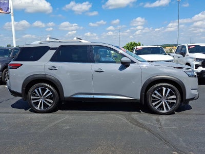 2023 Nissan Pathfinder Platinum