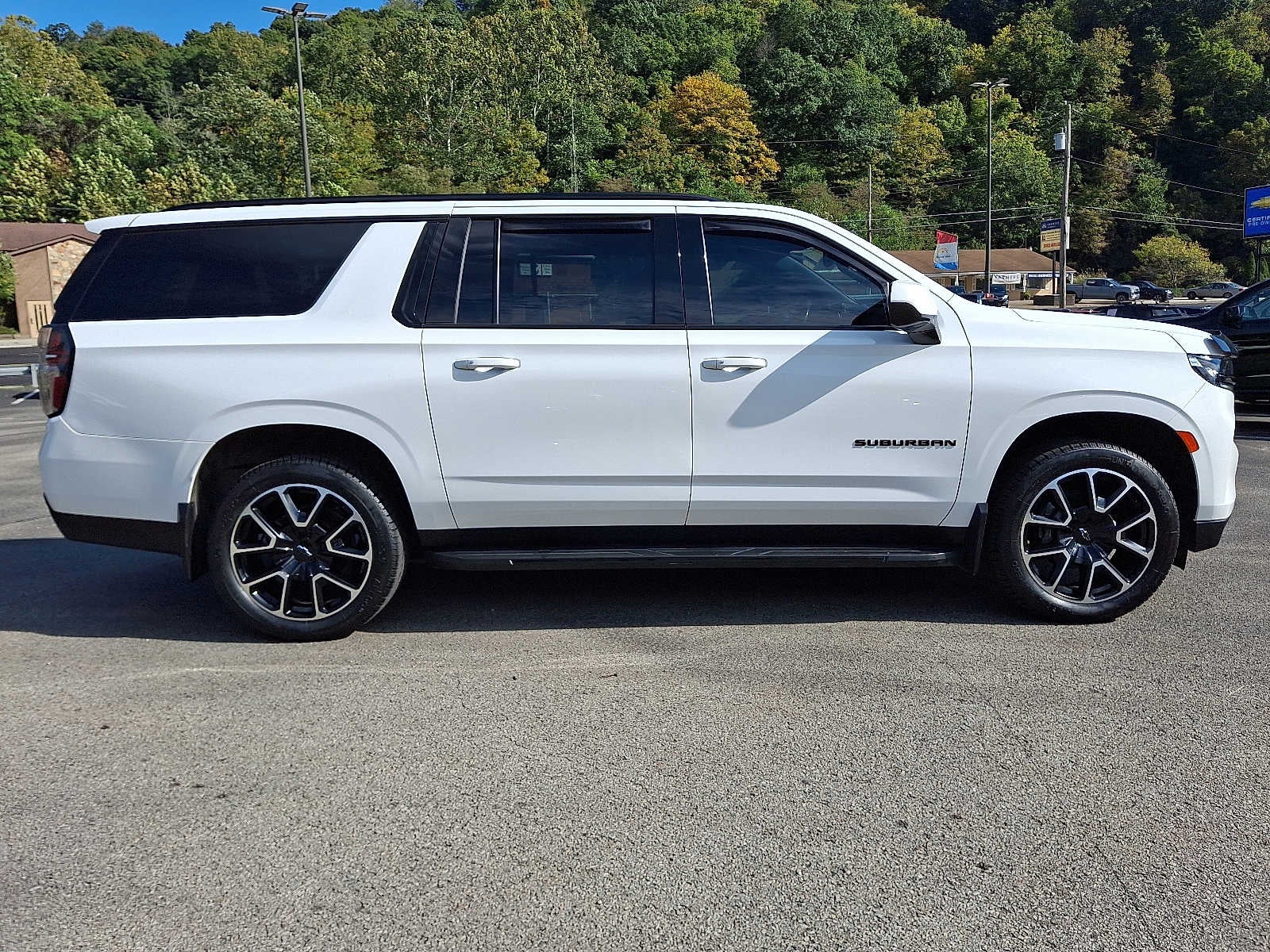 2023 Chevrolet Suburban RST