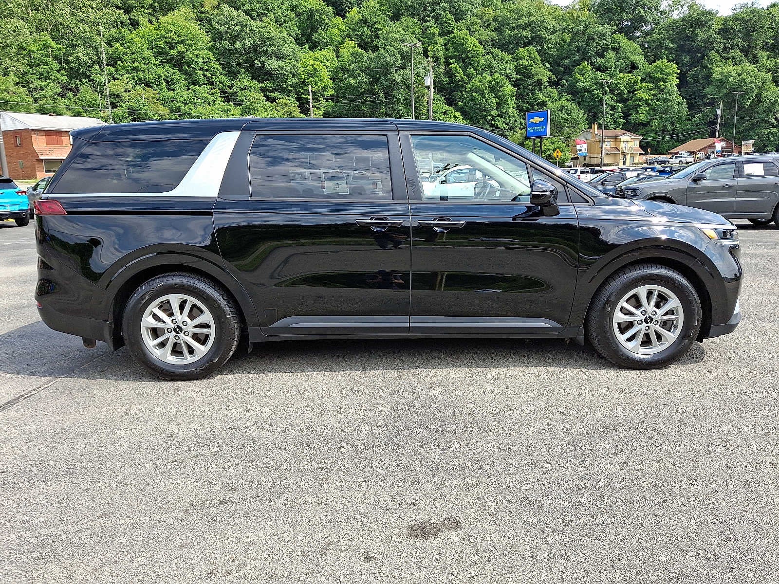 2023 Kia Carnival LX