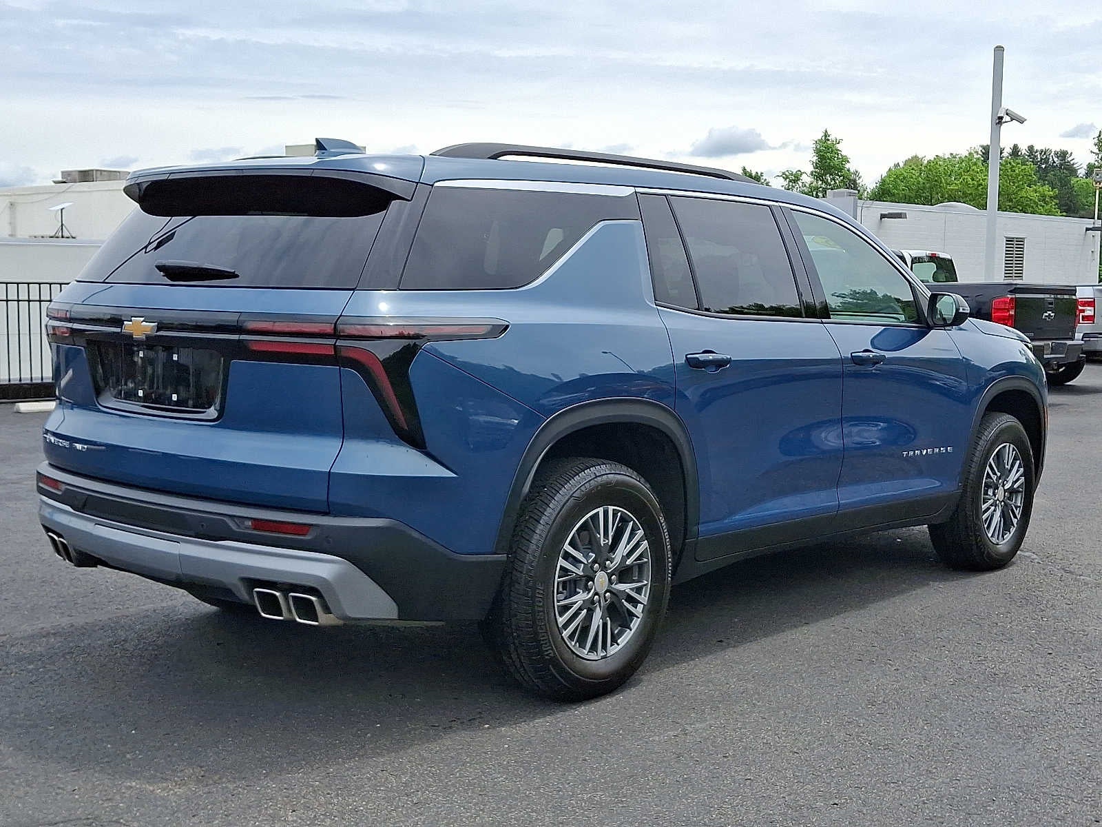 2025 Chevrolet Traverse LT