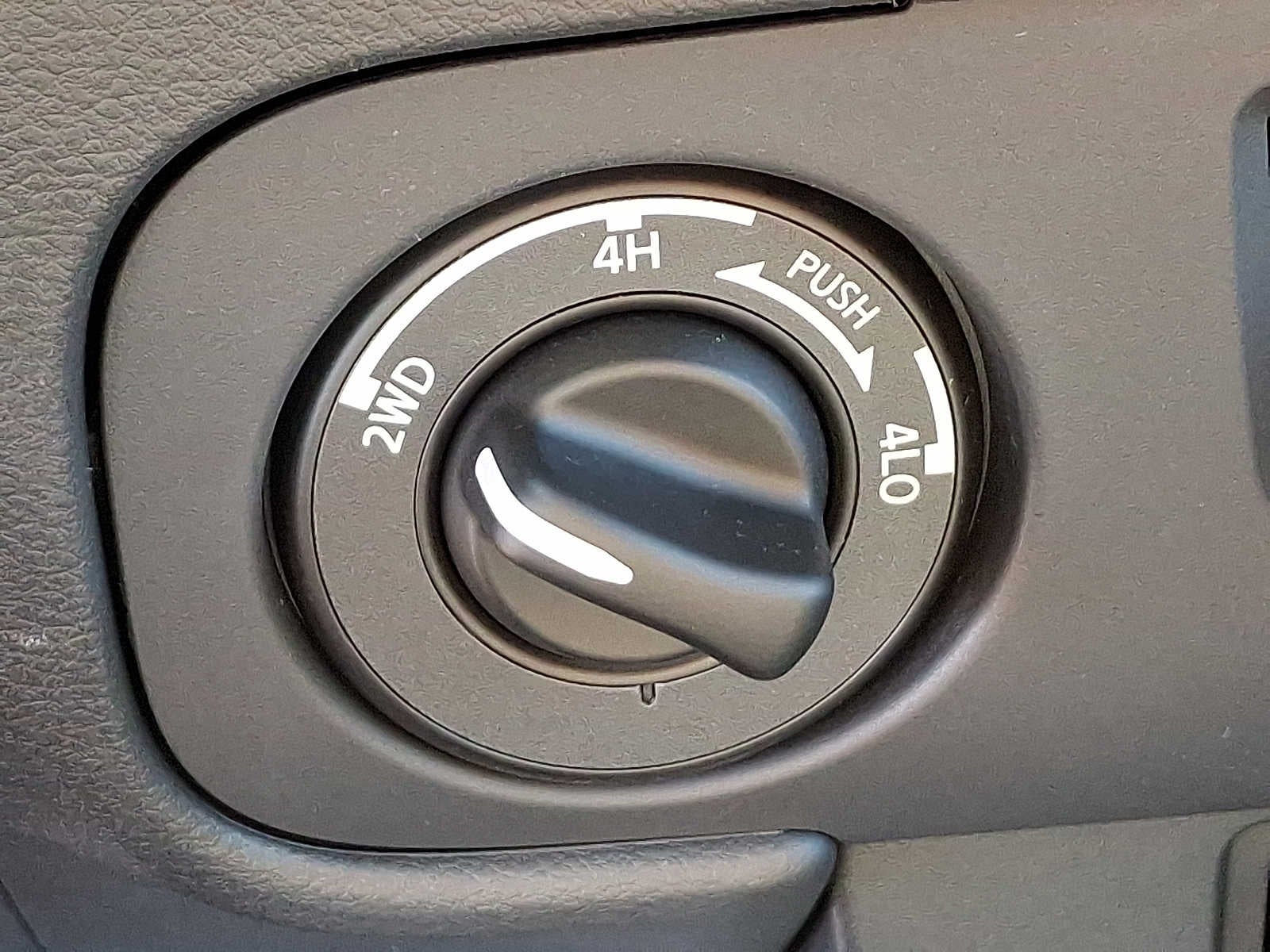 2025 Nissan Frontier SL