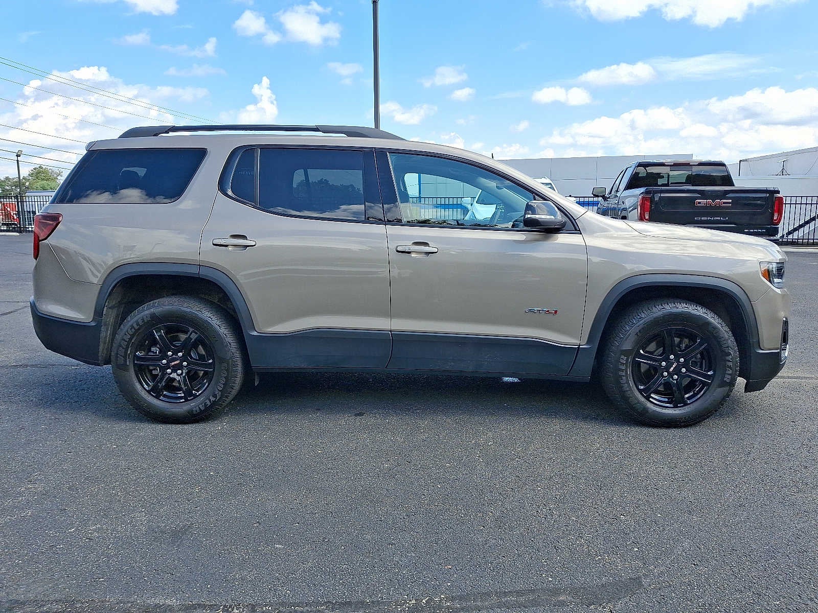 2023 GMC Acadia AT4