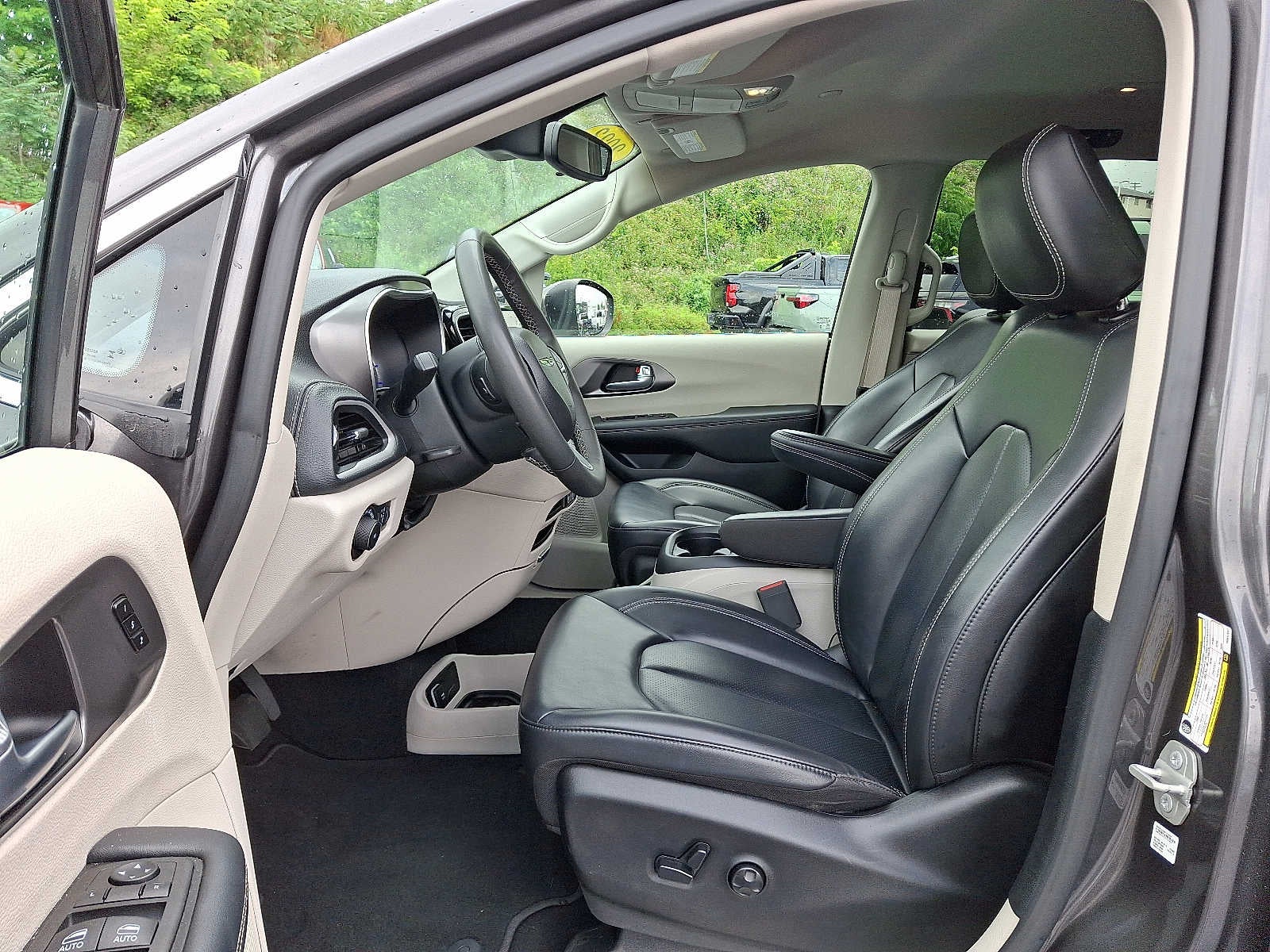 2023 Chrysler Pacifica Hybrid Touring L