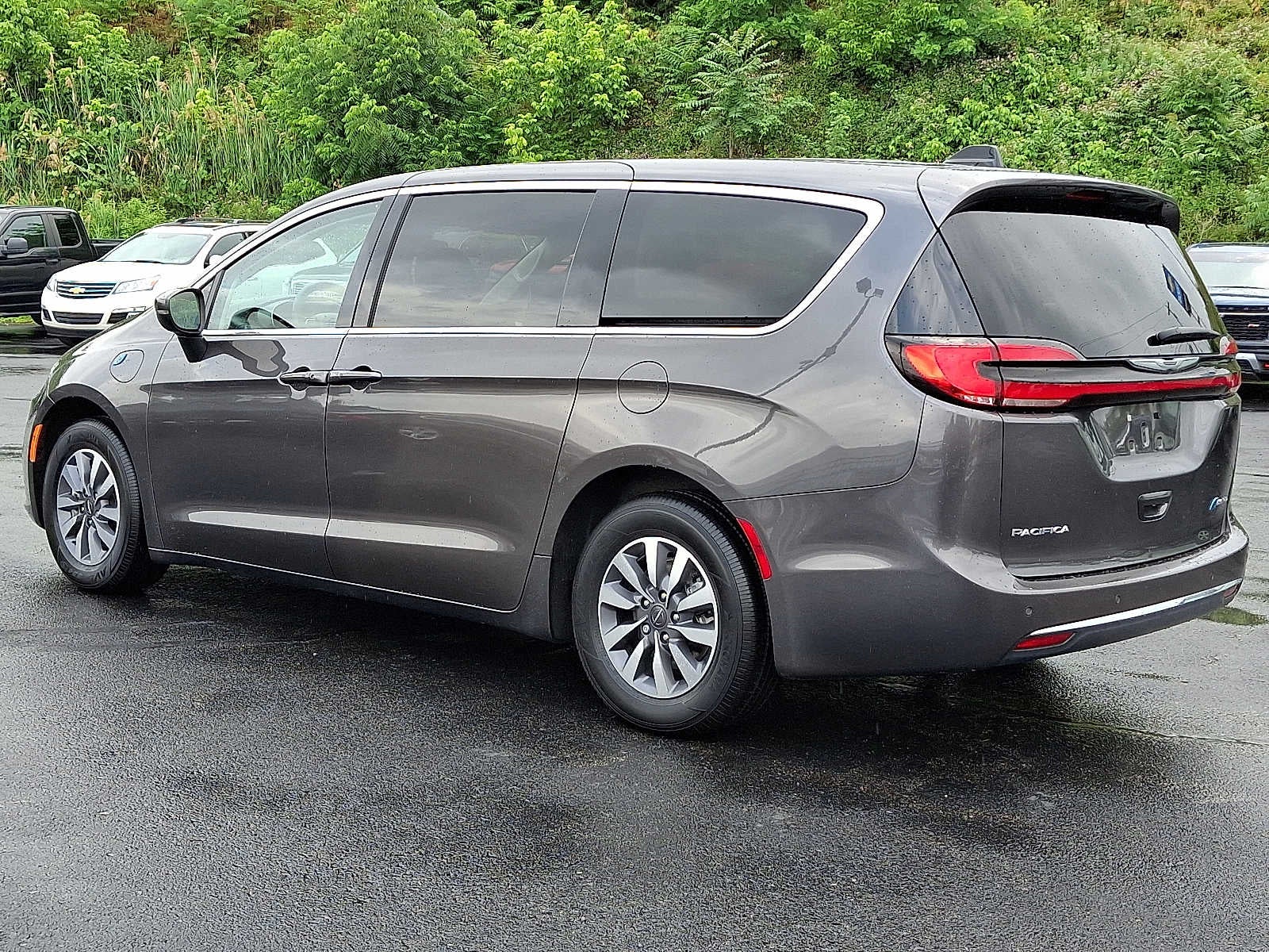 2023 Chrysler Pacifica Hybrid Touring L